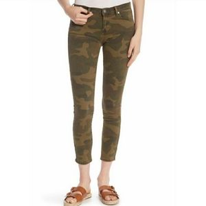 Size 28 BLANKNYC The Reade Crop Military Edition